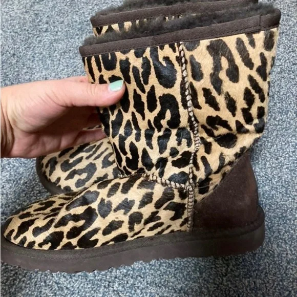 Ugg size 6 leopard boots - Picture 1 of 4